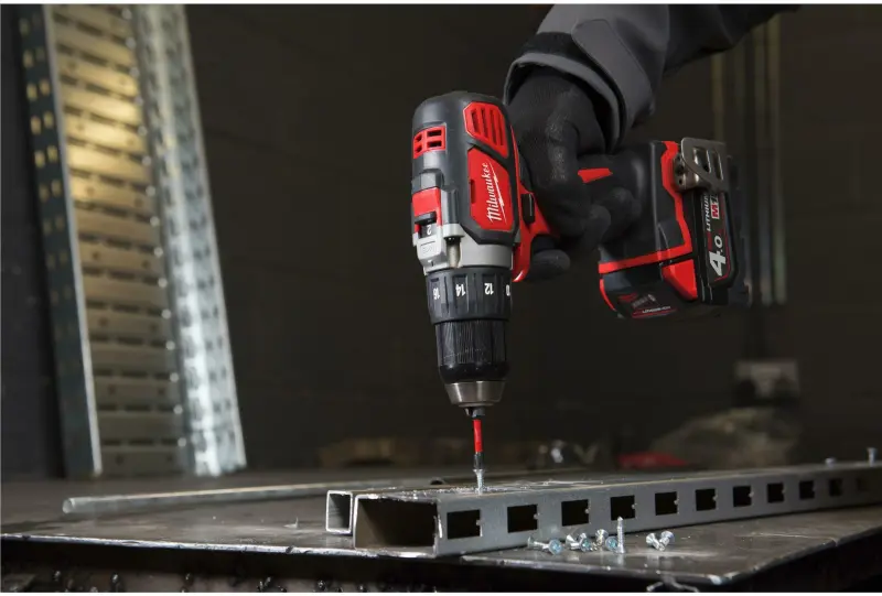 Aku vrtací šroubovák Milwaukee M18 BDD-402C (4,0 Ah) (MI4933443565)